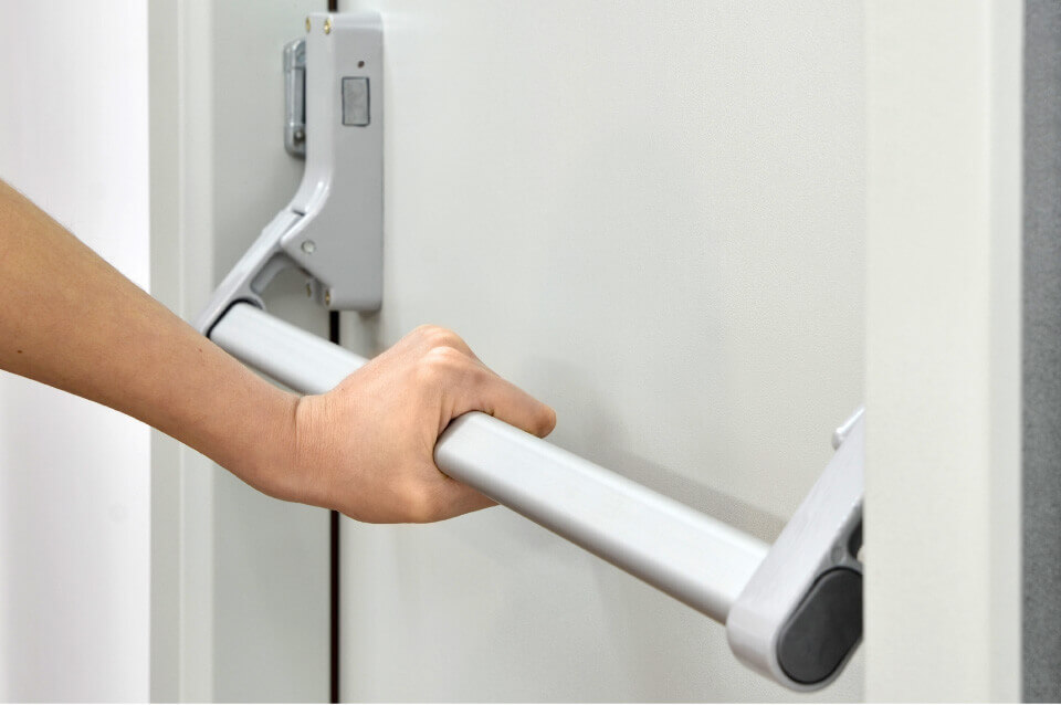 Aspectos a considerar para sus puertas antipánico