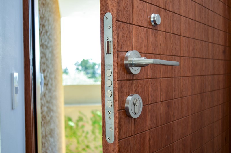 Diferencias entre puertas blindadas y acorazadas
